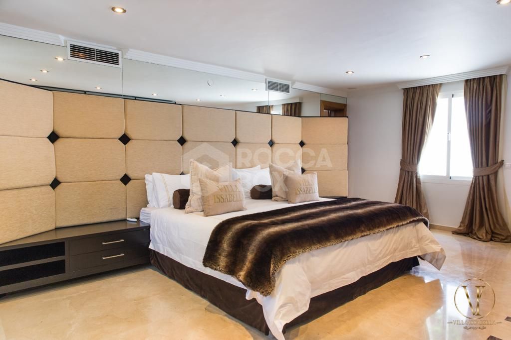 INCREDIBLE EIGH BEDROOM LUXURY VILLA IN EAST MARBELLA