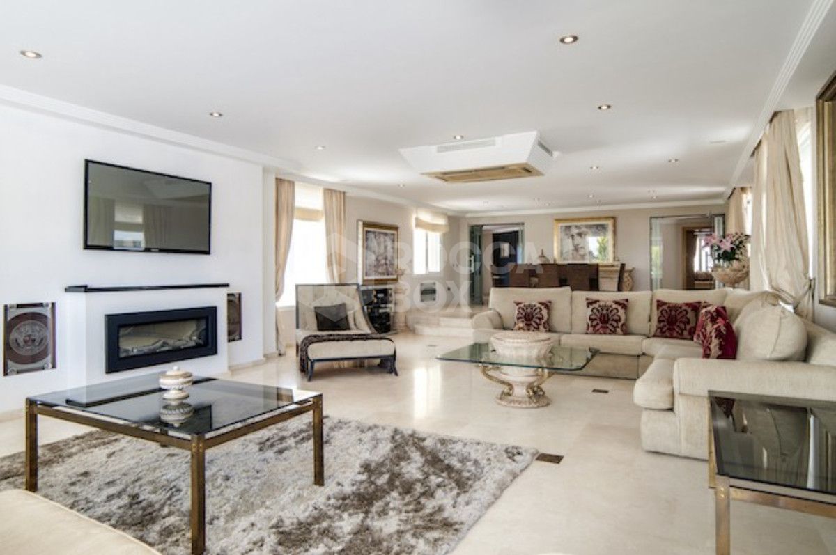 INCREDIBLE EIGH BEDROOM LUXURY VILLA IN EAST MARBELLA