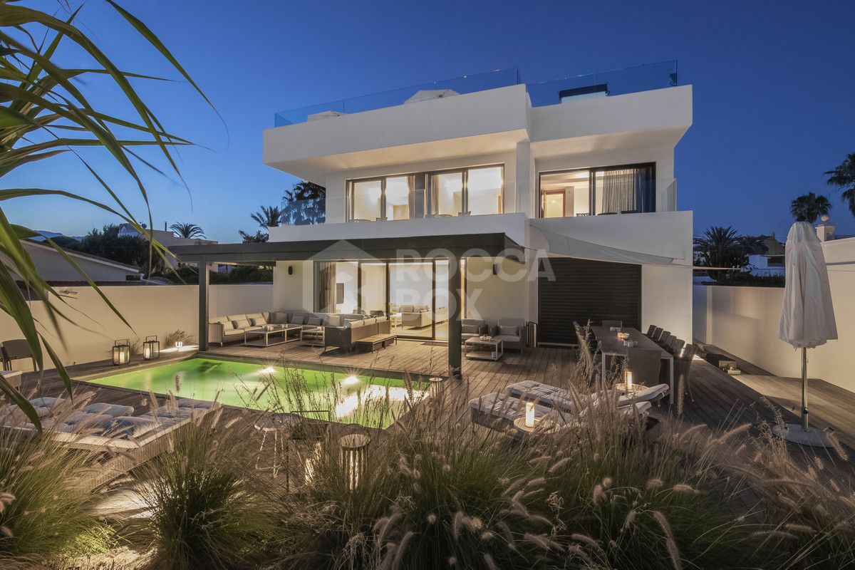 LUXURY FRONT LINE BEACH VILLA IN MARBELLA.