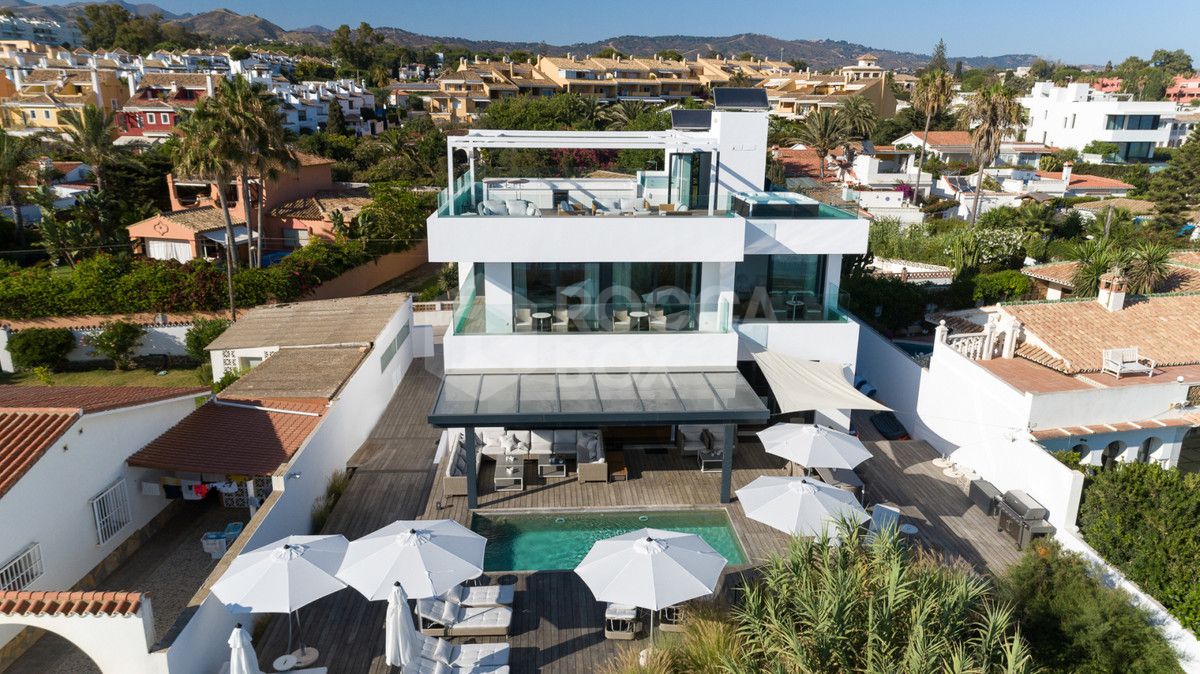 LUXURY FRONT LINE BEACH VILLA IN MARBELLA.