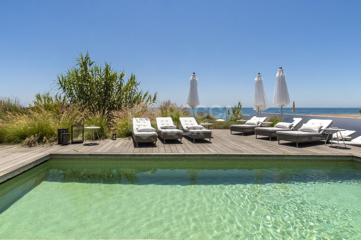 LUXURY FRONT LINE BEACH VILLA IN MARBELLA.