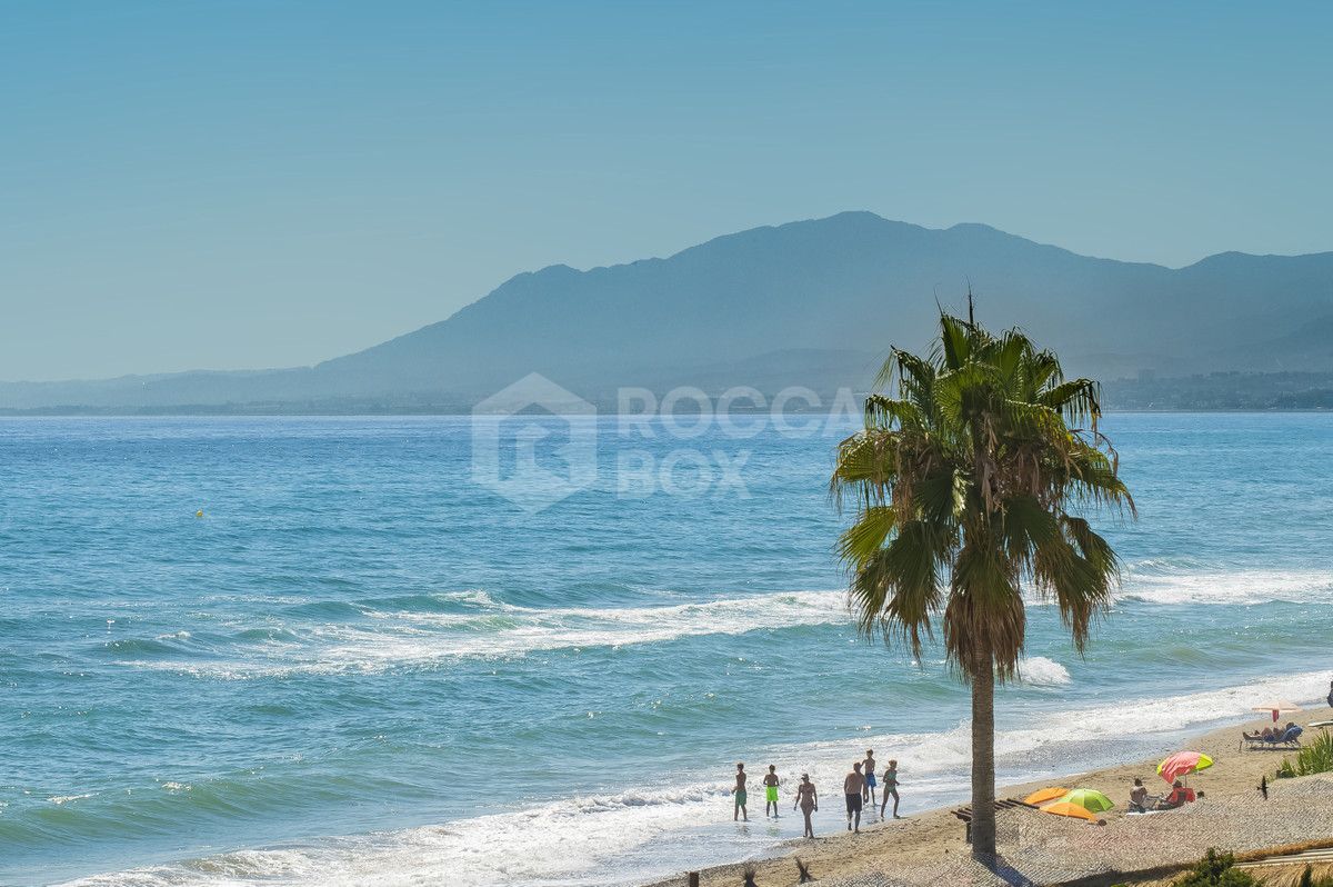 LUXURY FRONT LINE BEACH VILLA IN MARBELLA.