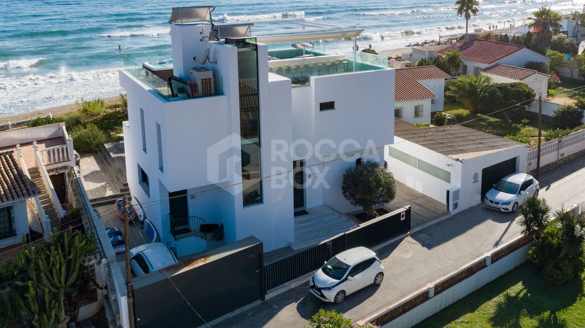 LUXURY FRONT LINE BEACH VILLA IN MARBELLA.