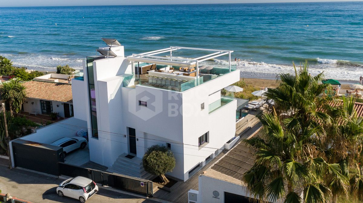 LUXURY FRONT LINE BEACH VILLA IN MARBELLA.