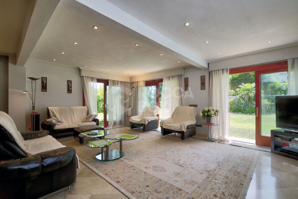 Villa in Estepona
