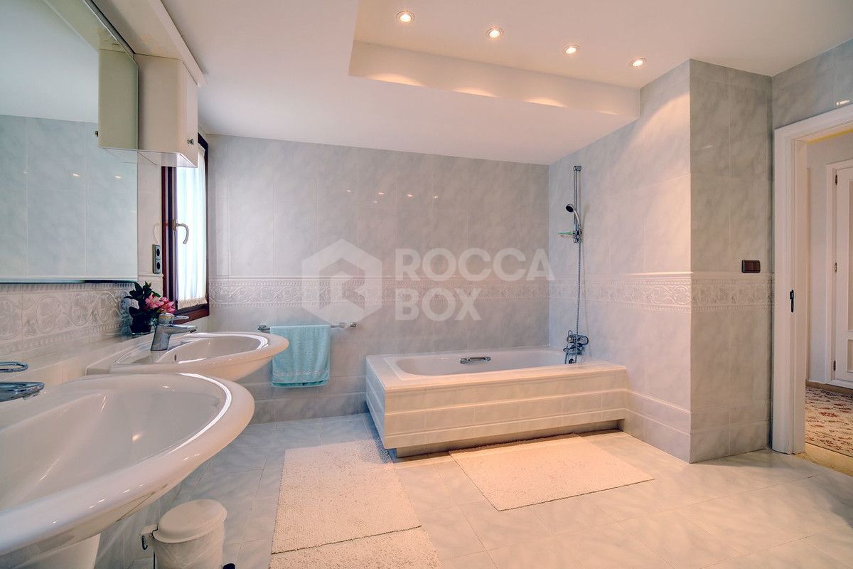 Villa in Estepona