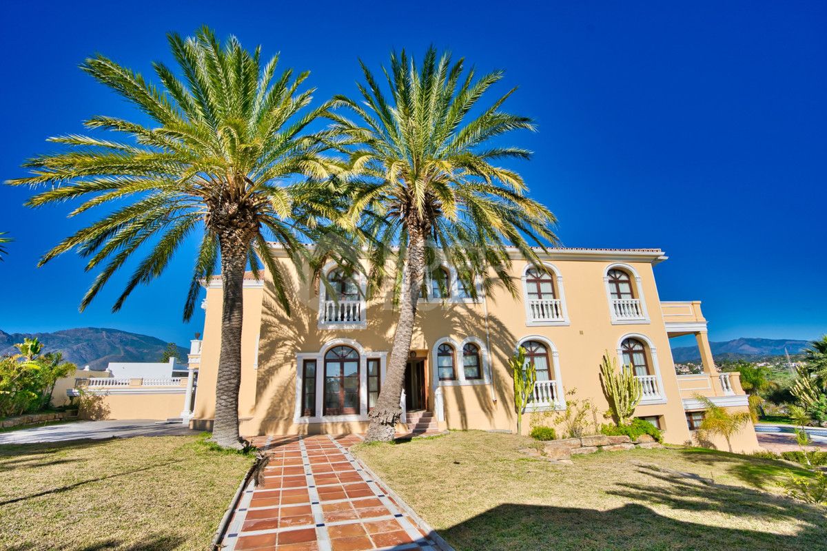 Villa in Estepona