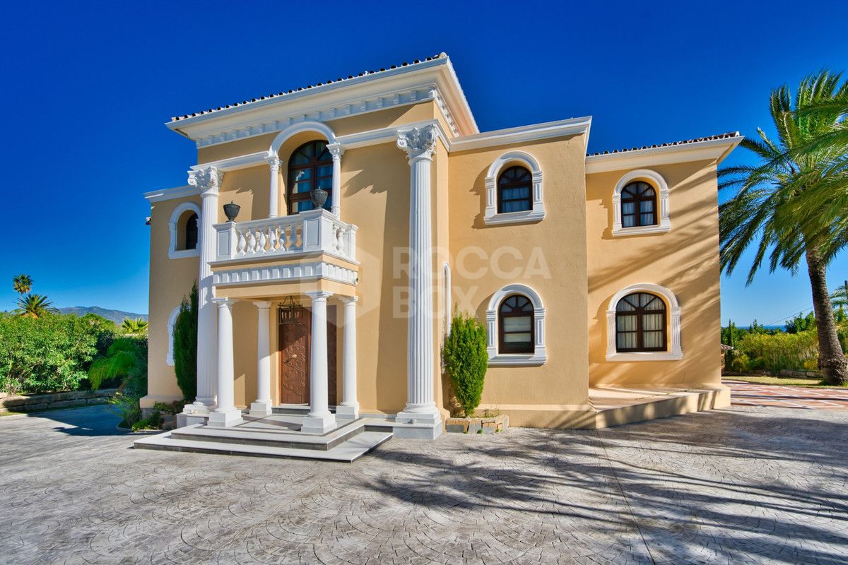 Villa in Estepona