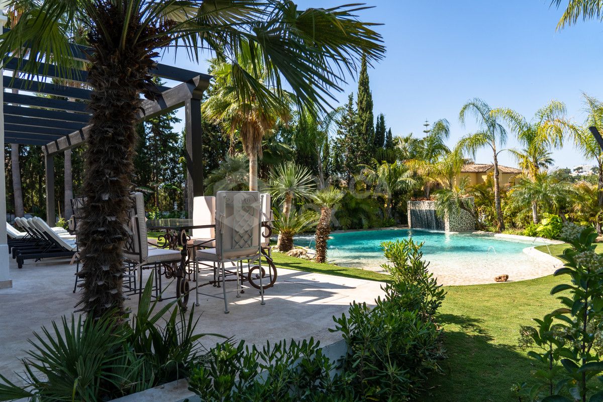 STUNNING 7 BEDROOM VILLA IN THE HEART OF NUEVA ANDALUCIA.