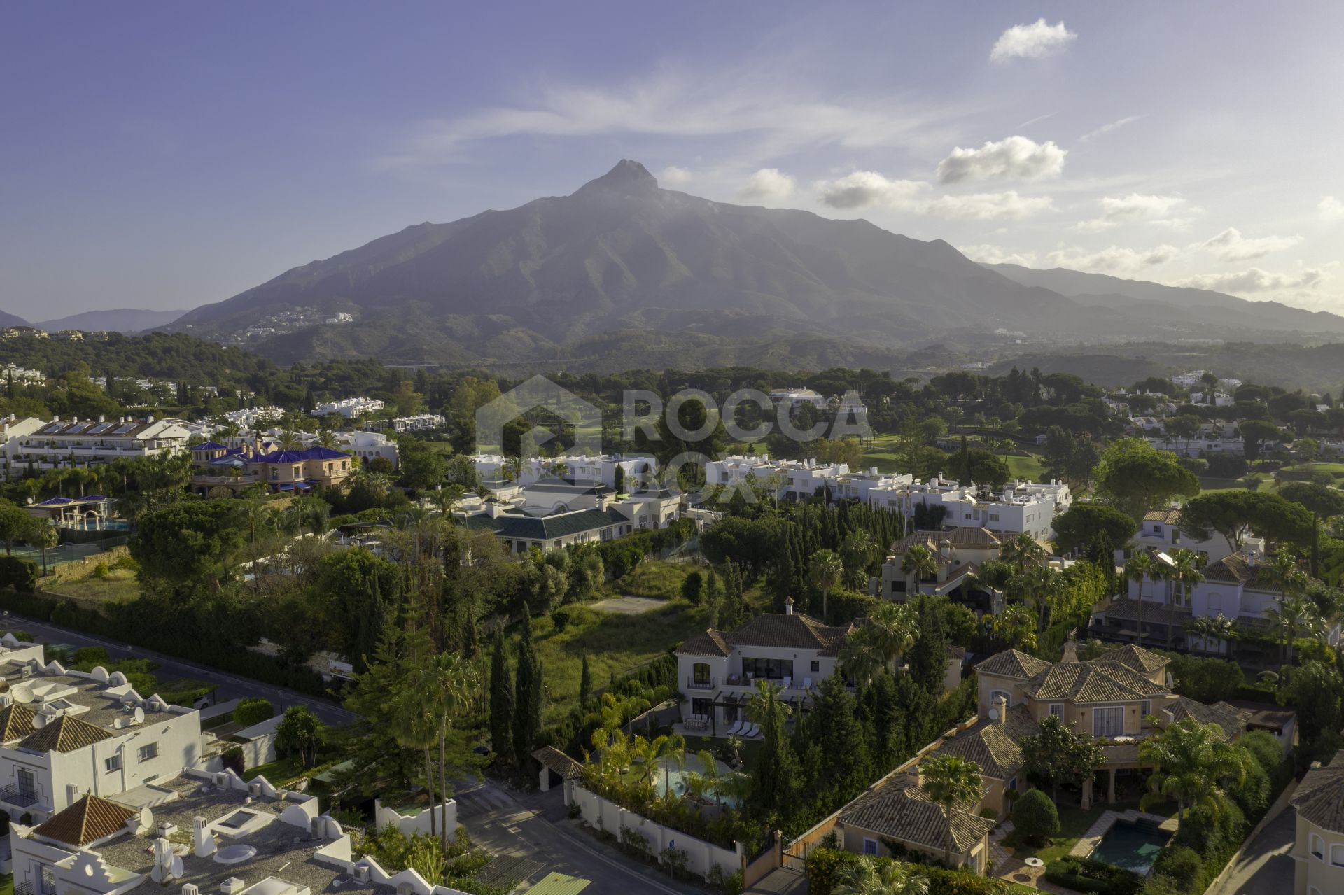 STUNNING 7 BEDROOM VILLA IN THE HEART OF NUEVA ANDALUCIA.