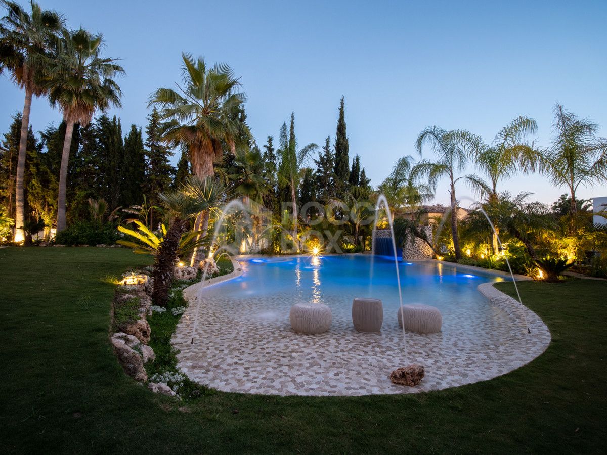 STUNNING 7 BEDROOM VILLA IN THE HEART OF NUEVA ANDALUCIA.