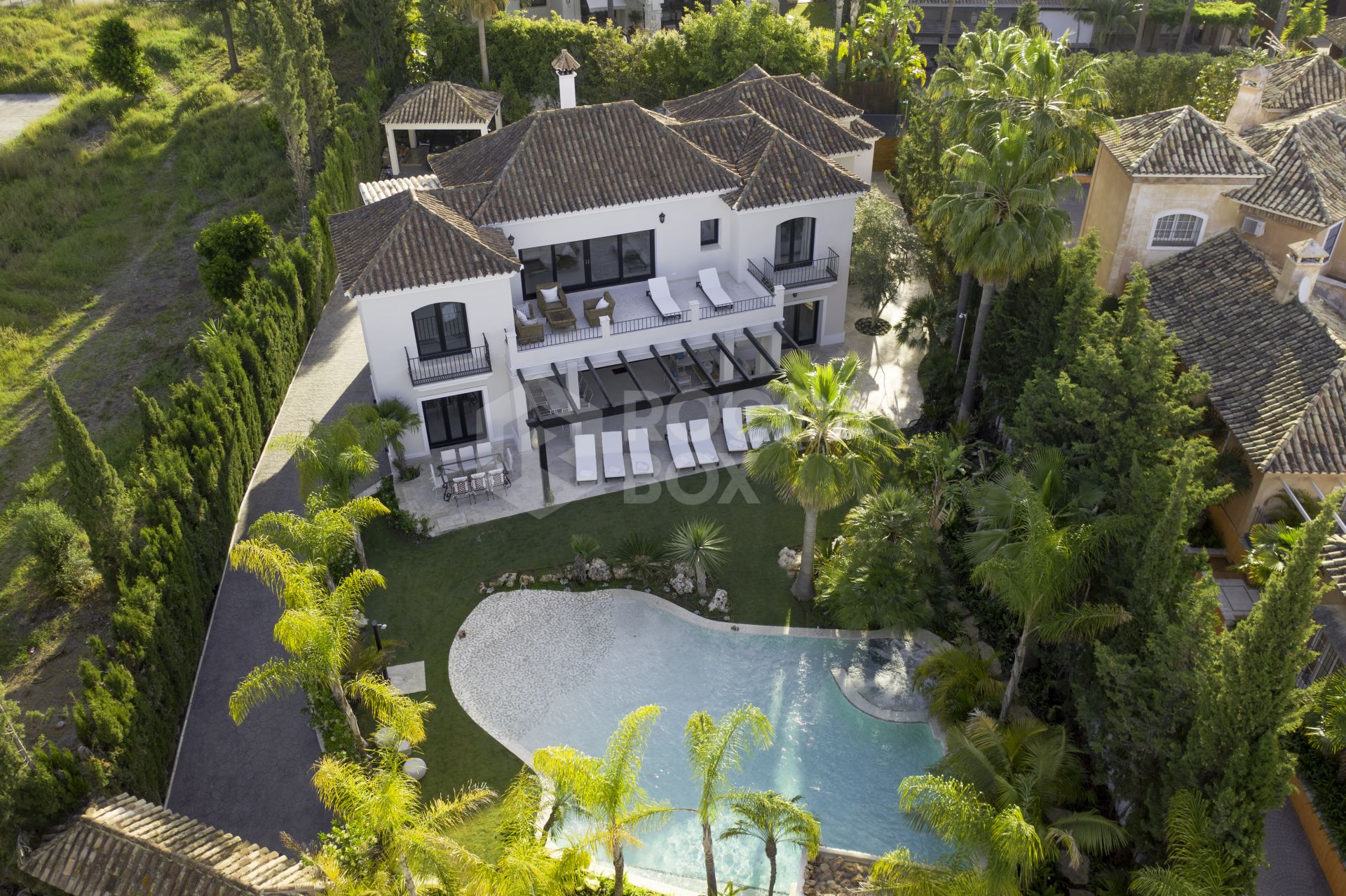 STUNNING 7 BEDROOM VILLA IN THE HEART OF NUEVA ANDALUCIA.