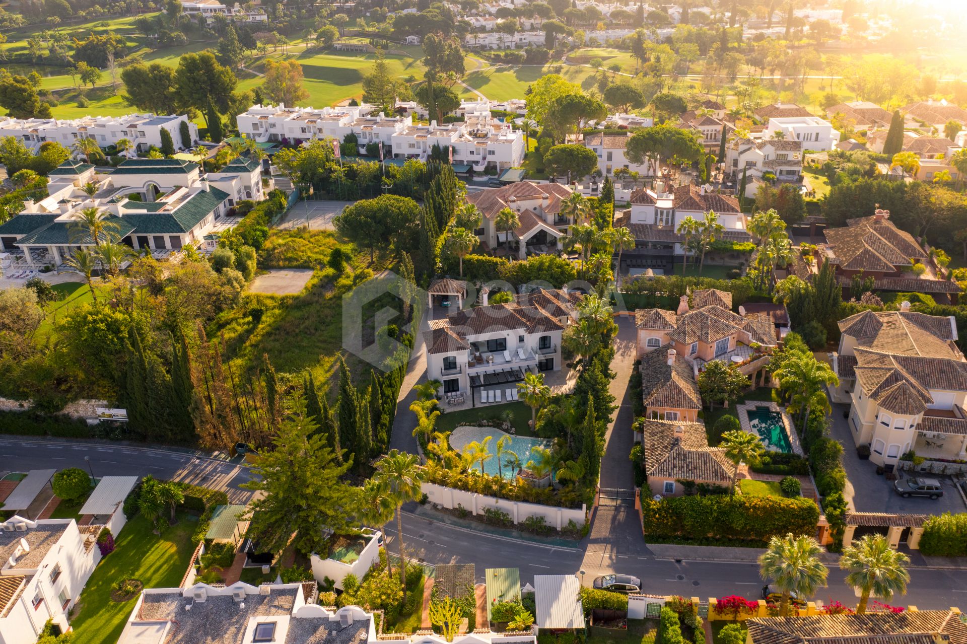 STUNNING 7 BEDROOM VILLA IN THE HEART OF NUEVA ANDALUCIA.