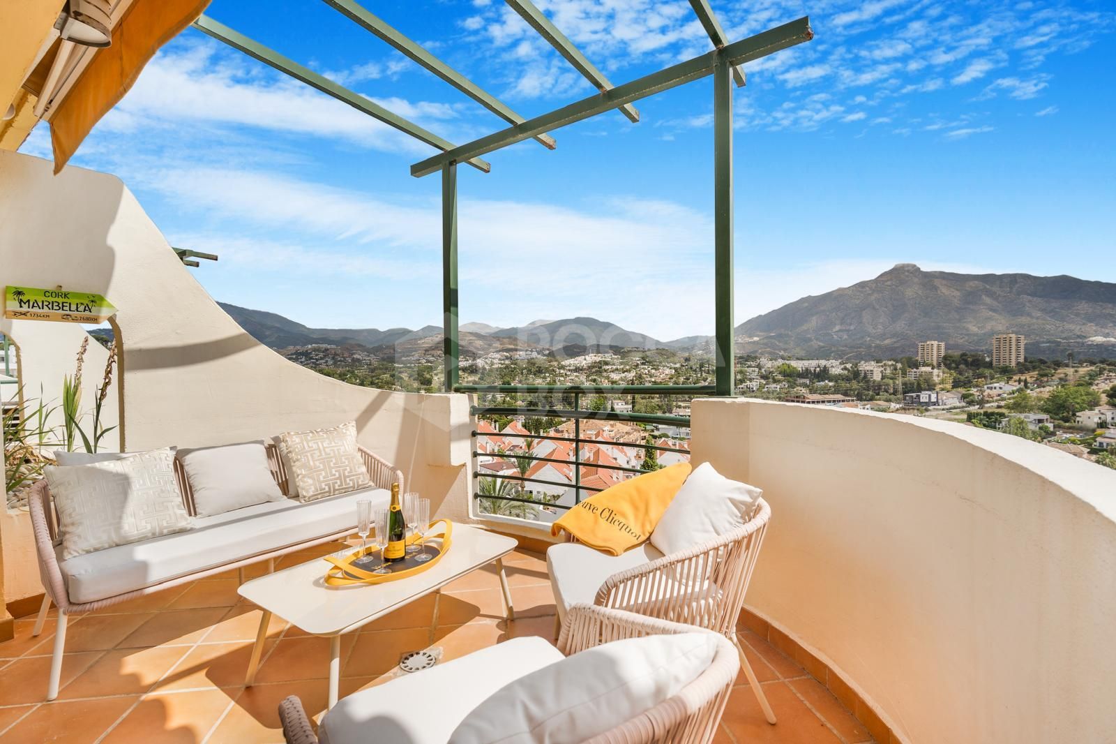 Refurbished apartment in Nueva Andalucia.