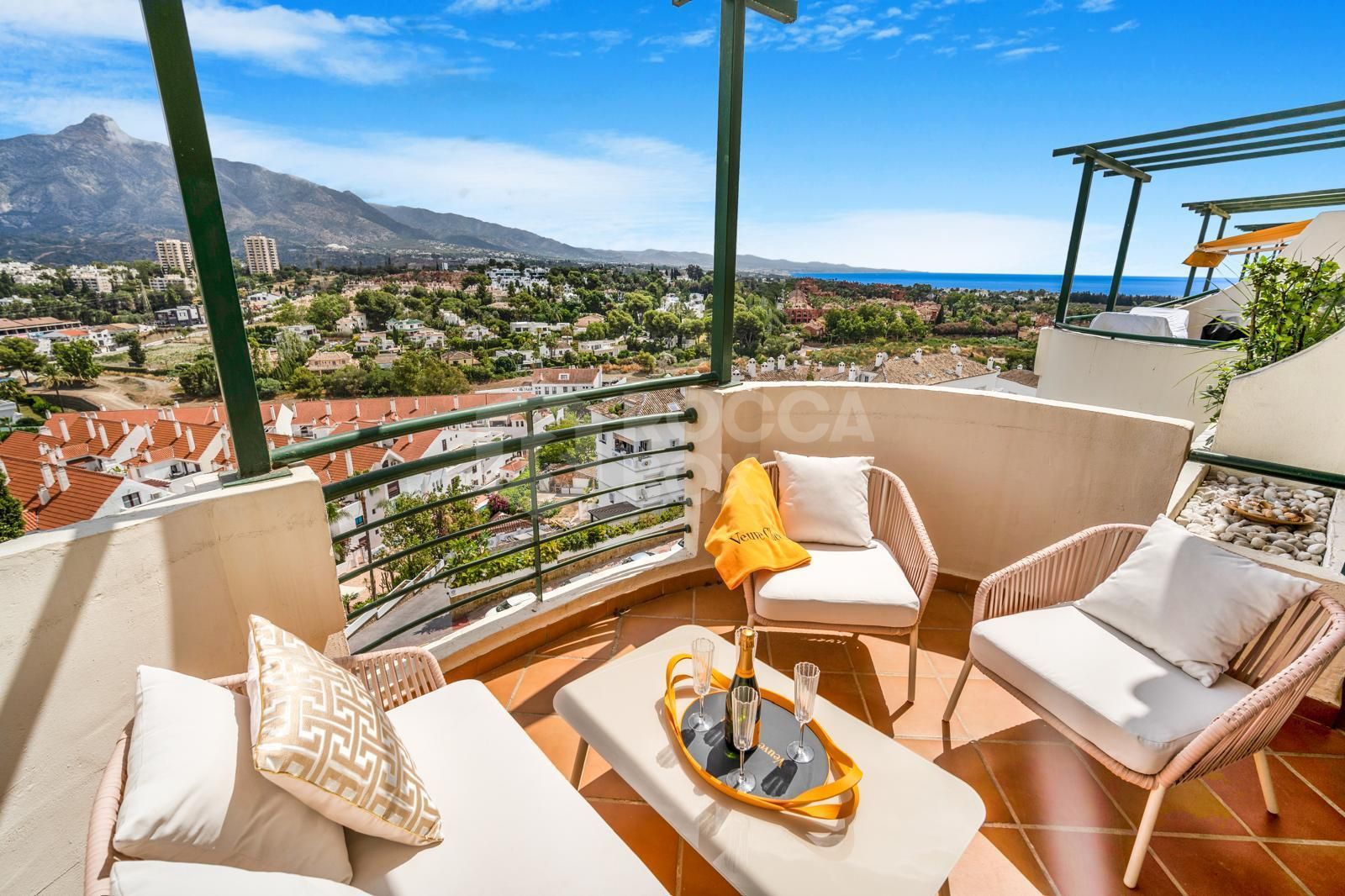 Refurbished apartment in Nueva Andalucia.