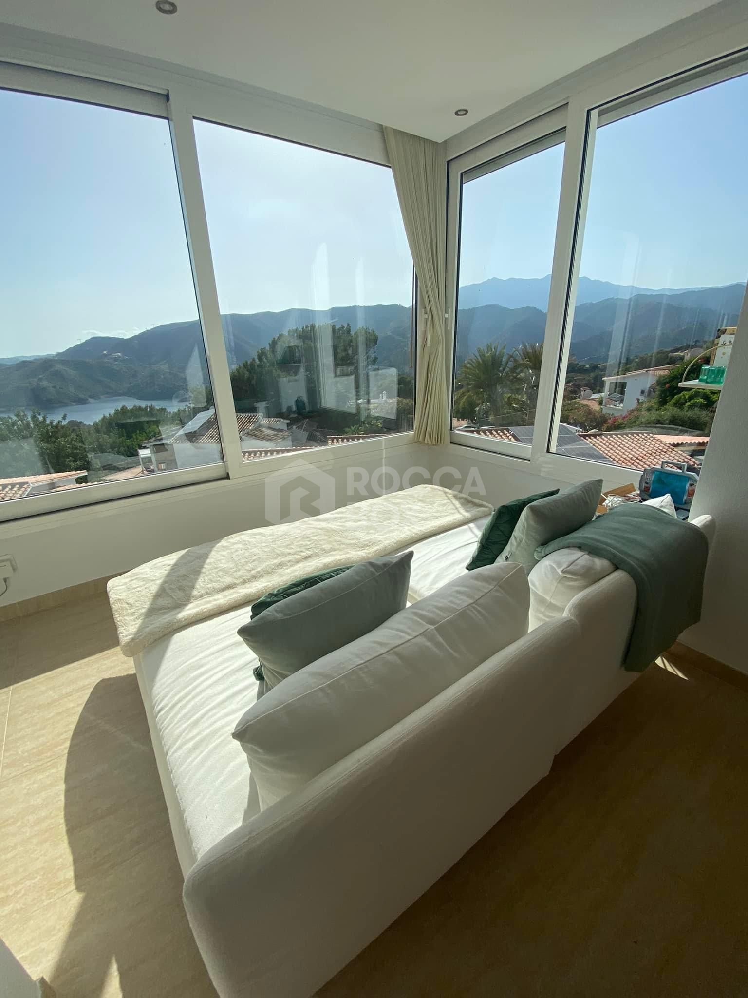 Elegant House with Scenic Views on the heights of Marbella