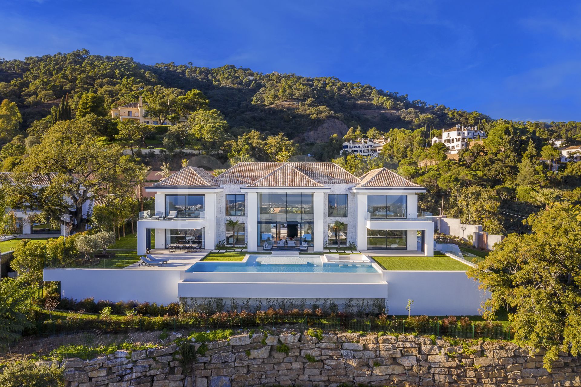 Villa en venta en El Madroñal, Benahavis