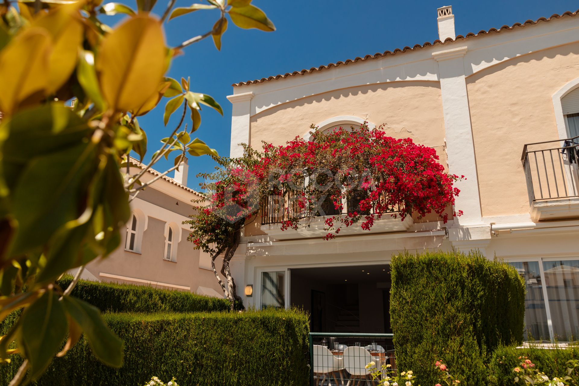 Luxurious frontline beach townhouse in Bahía de Marbella