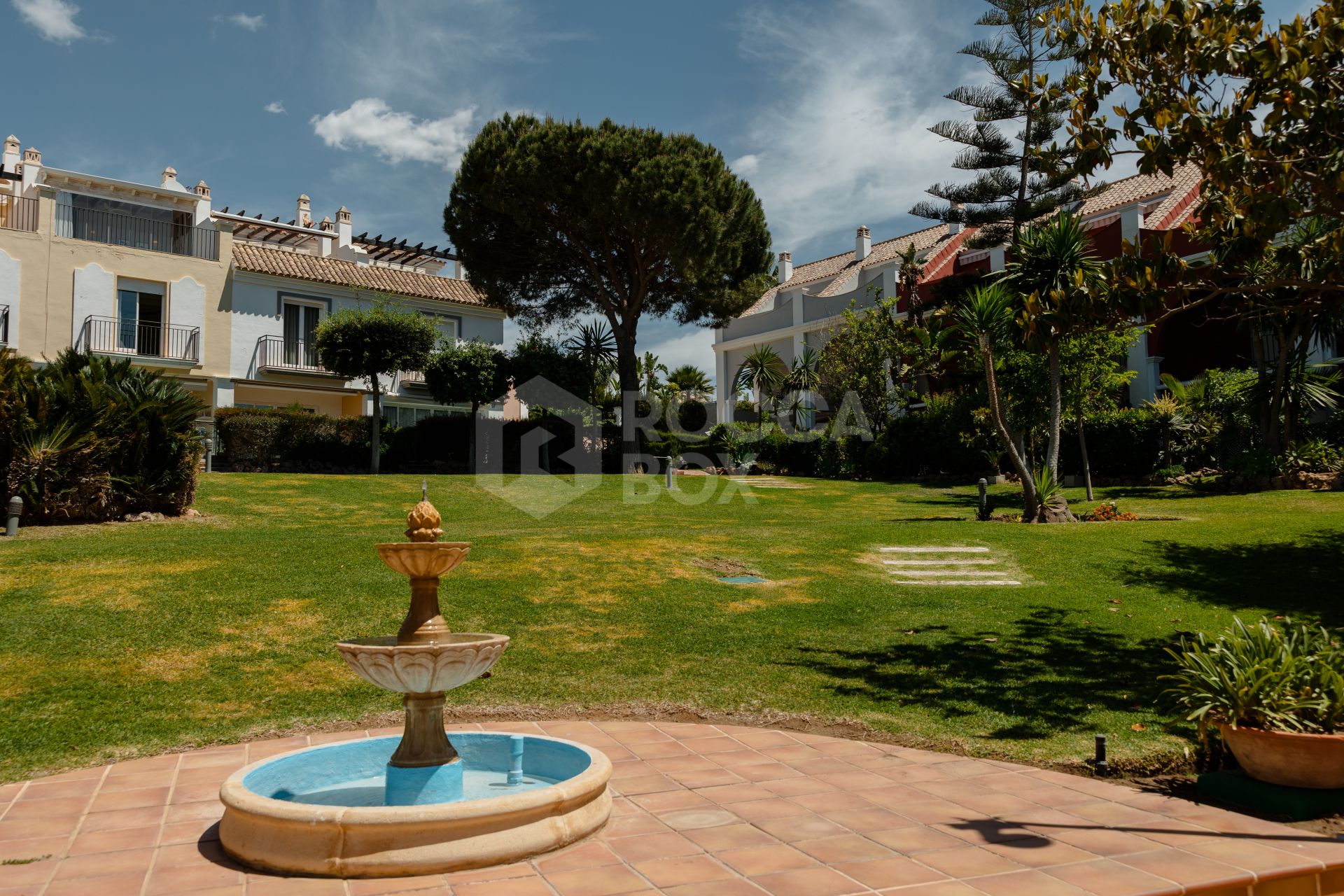 Luxurious frontline beach townhouse in Bahía de Marbella