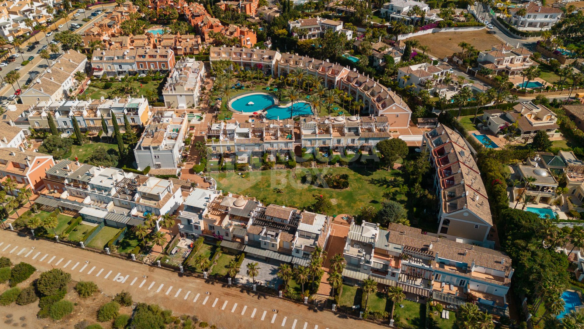 Luxurious frontline beach townhouse in Bahía de Marbella