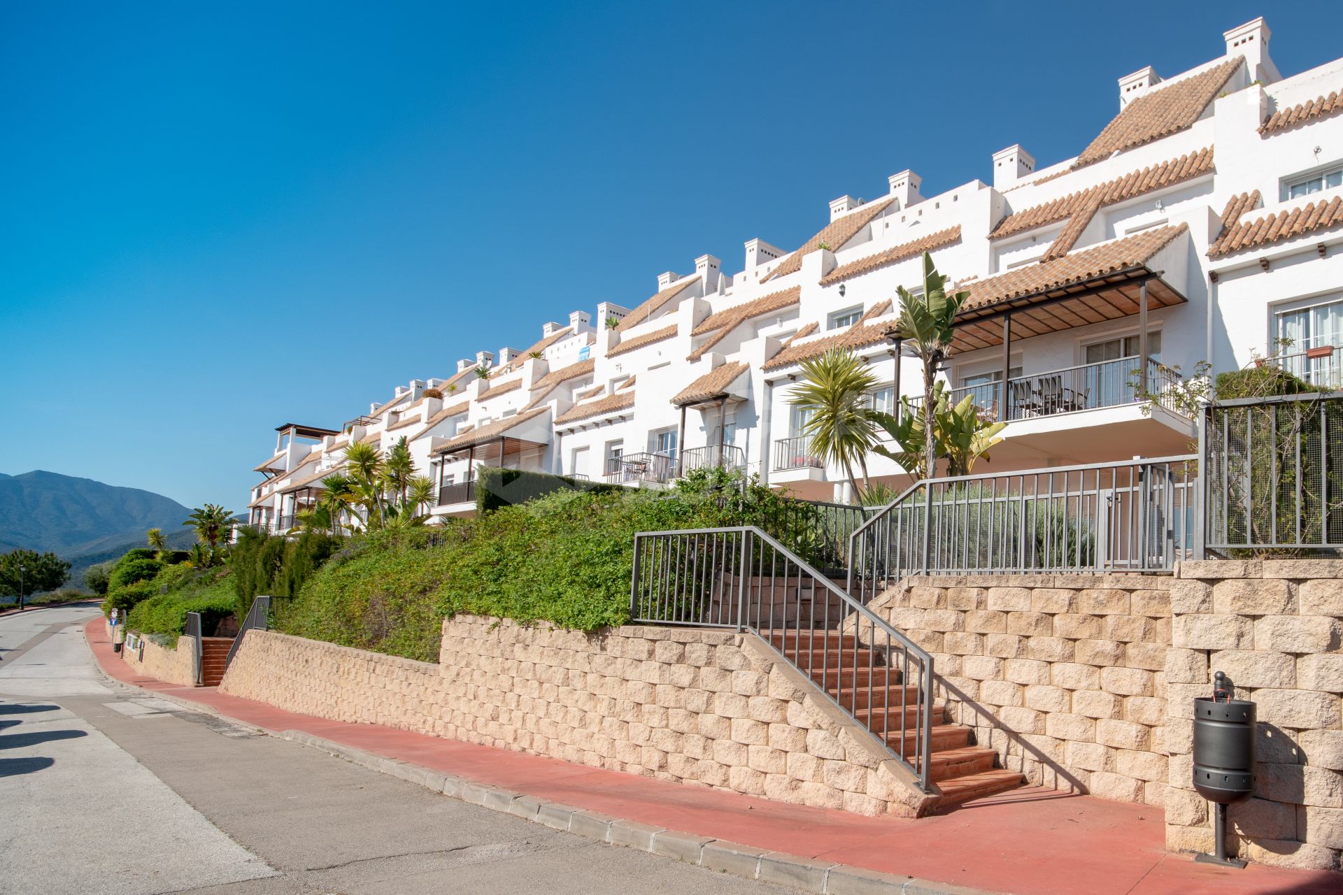 Luxury apartment in Balcones del Lago, Istán