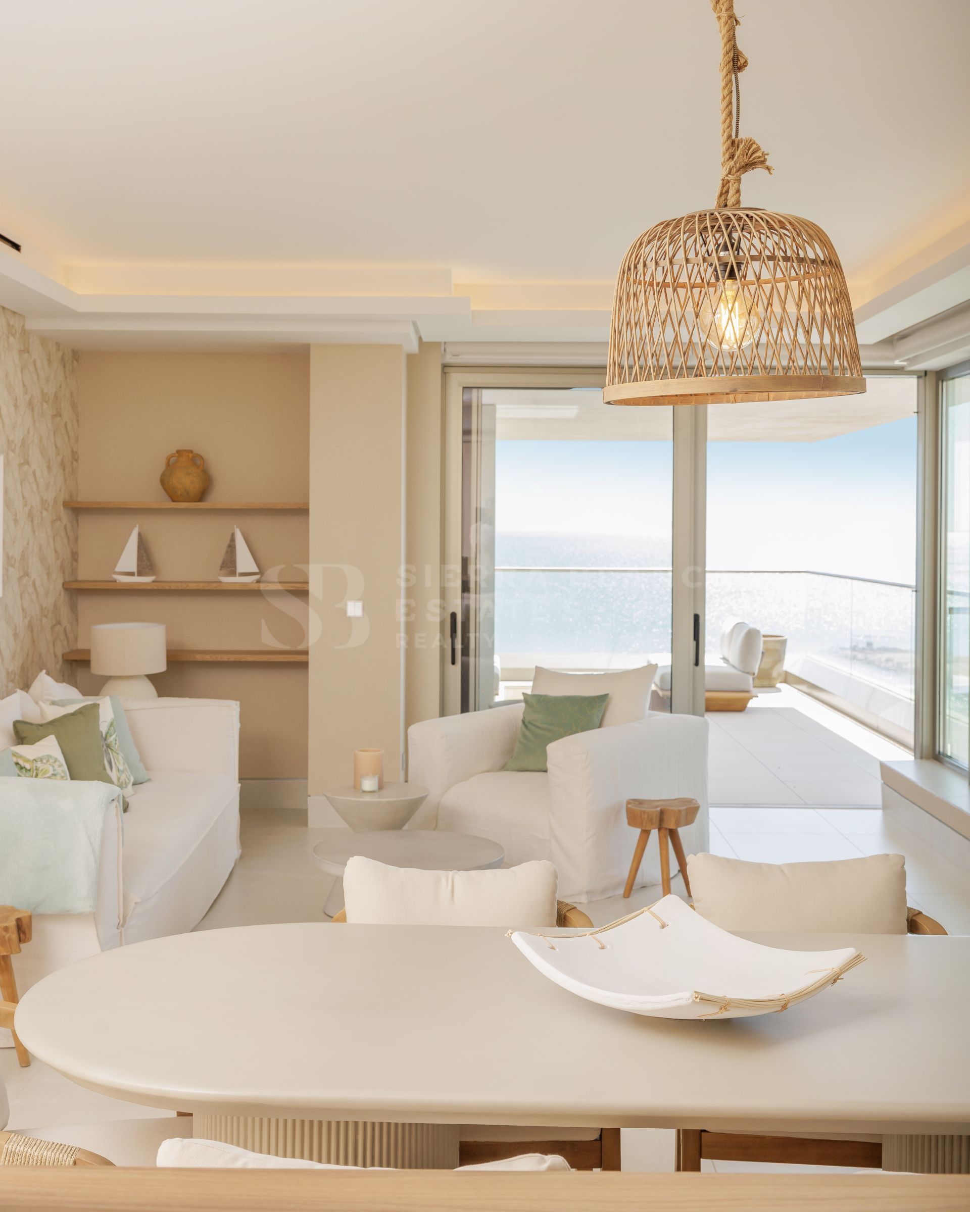 Appartement d'Exception à Sierra Blanca Tower: Luxe et Confort Côtier