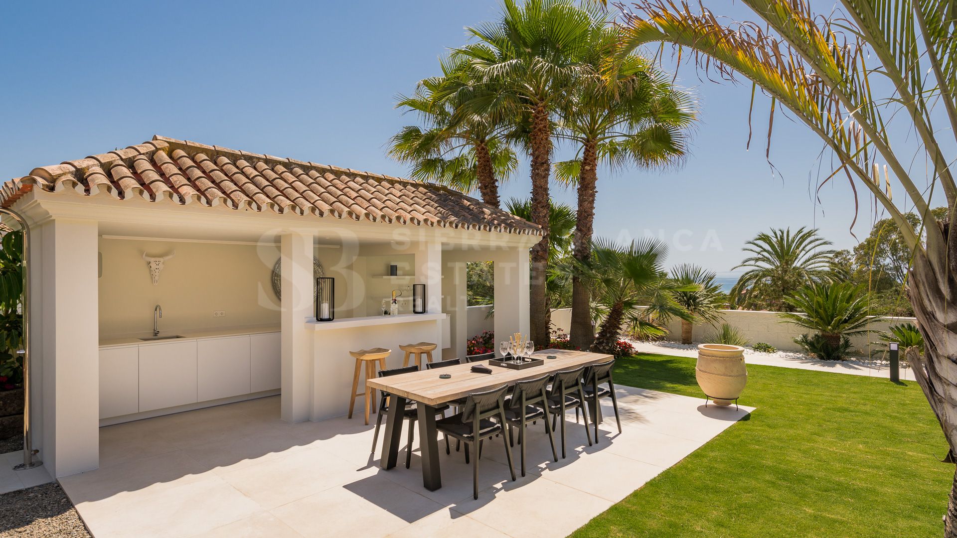 Beautiful Villa with Andalusian Design in Elviria
