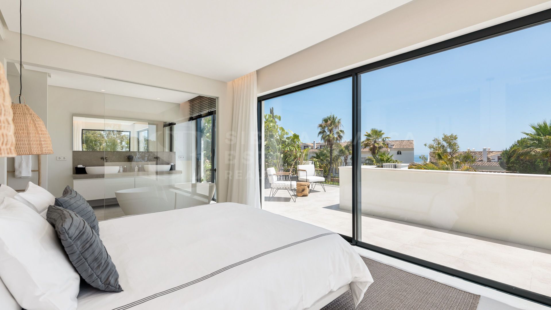 Beautiful Villa with Andalusian Design in Elviria