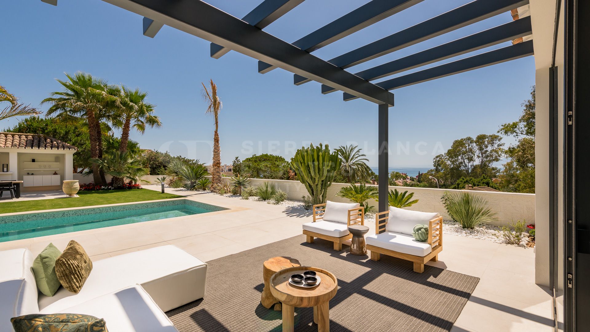Beautiful Villa with Andalusian Design in Elviria