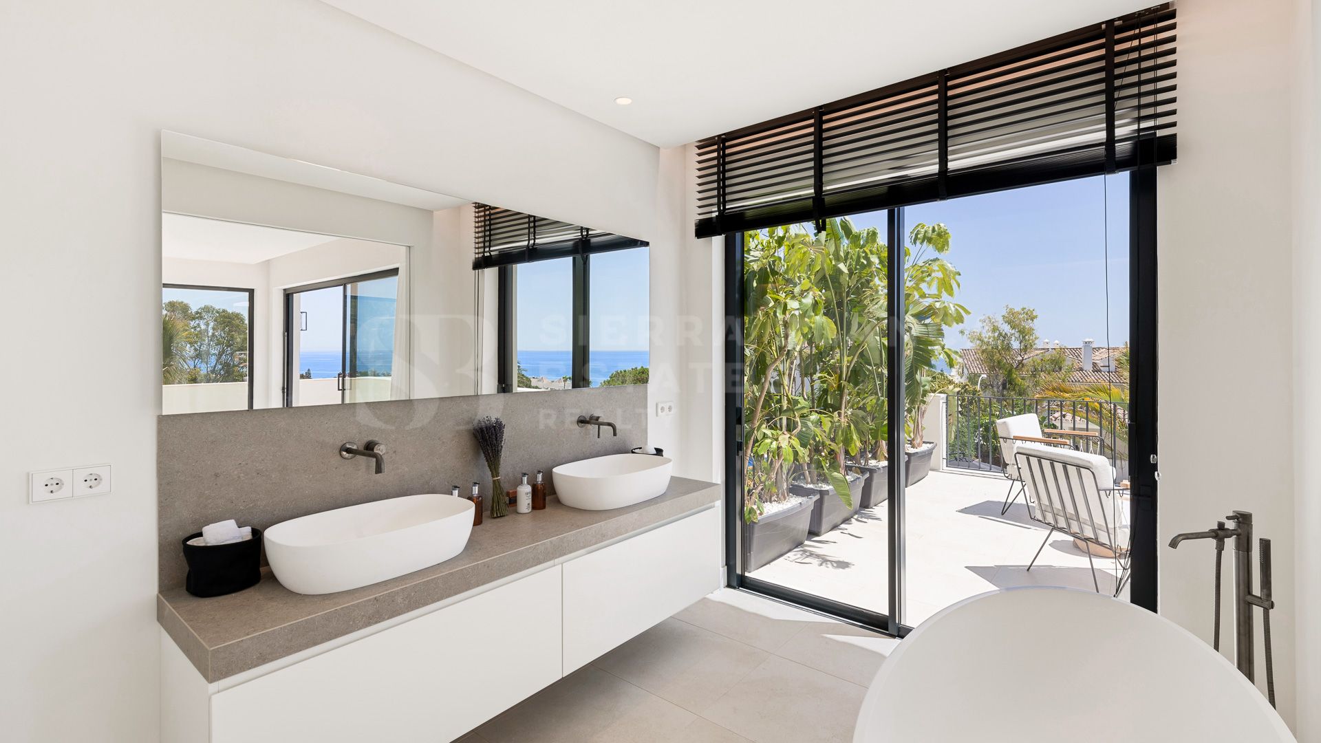 Beautiful Villa with Andalusian Design in Elviria