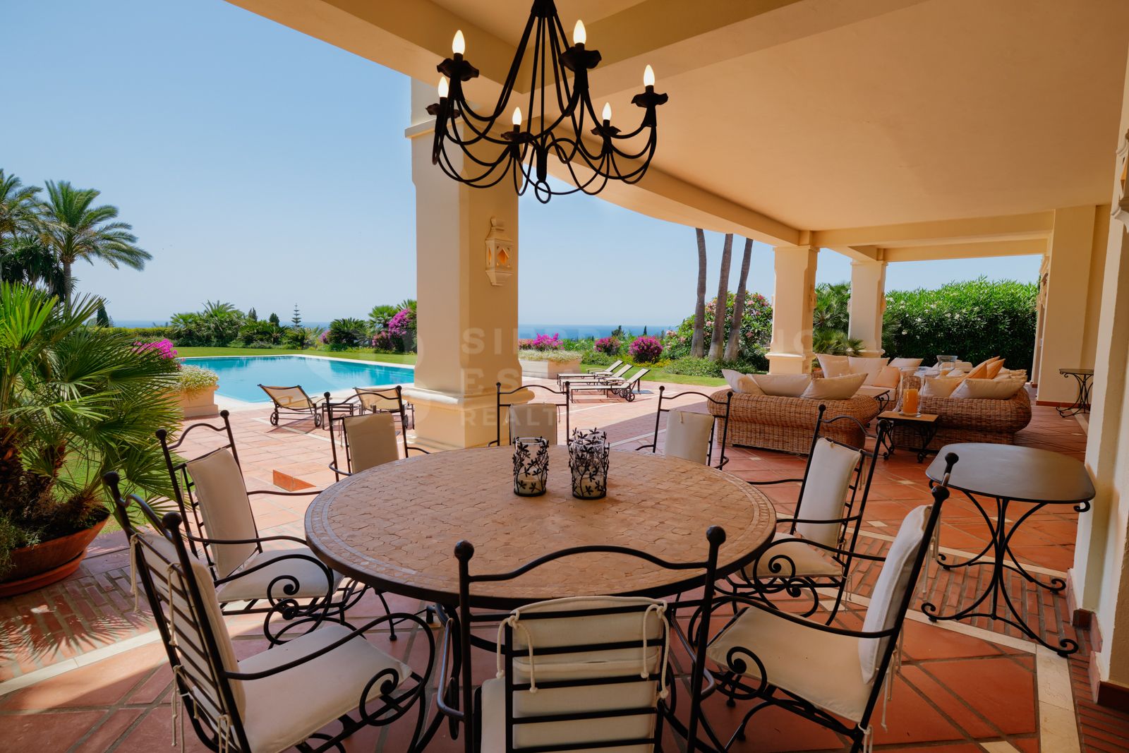 Exquisite Classical Style Villa in Marbella Hill Club