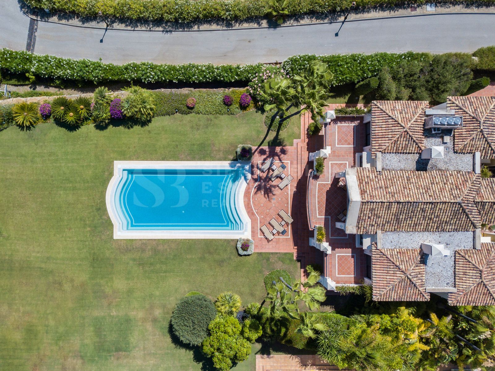 Exquisite Classical Style Villa in Marbella Hill Club