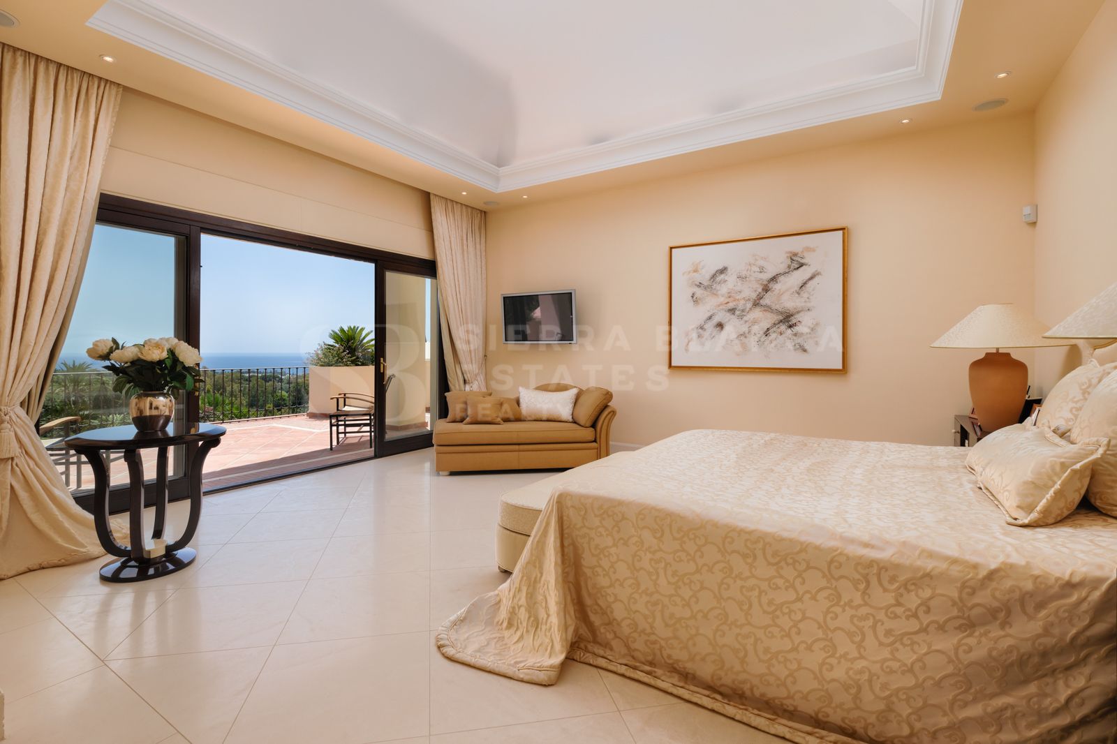 Exquisite Classical Style Villa in Marbella Hill Club