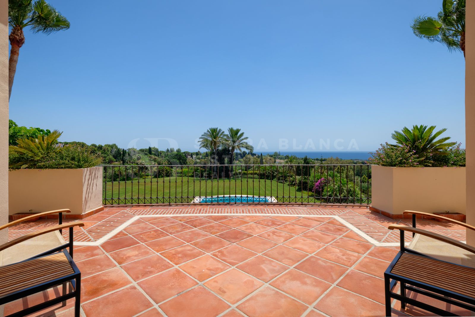 Exquisite Classical Style Villa in Marbella Hill Club