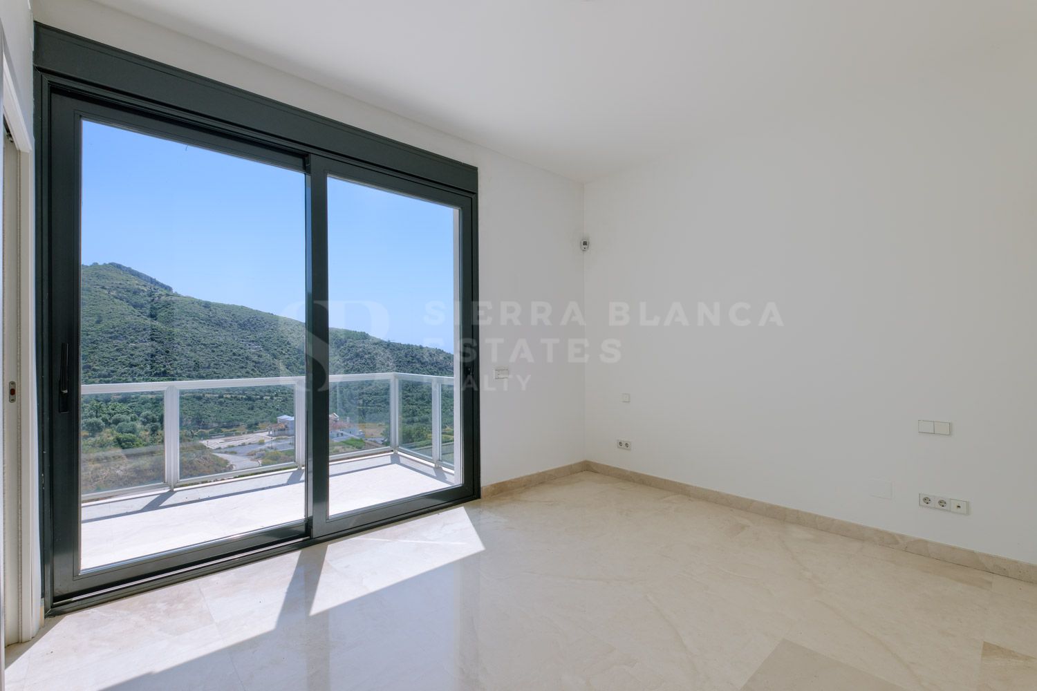 Contemporary Villa with Open Views in Monte Mayor