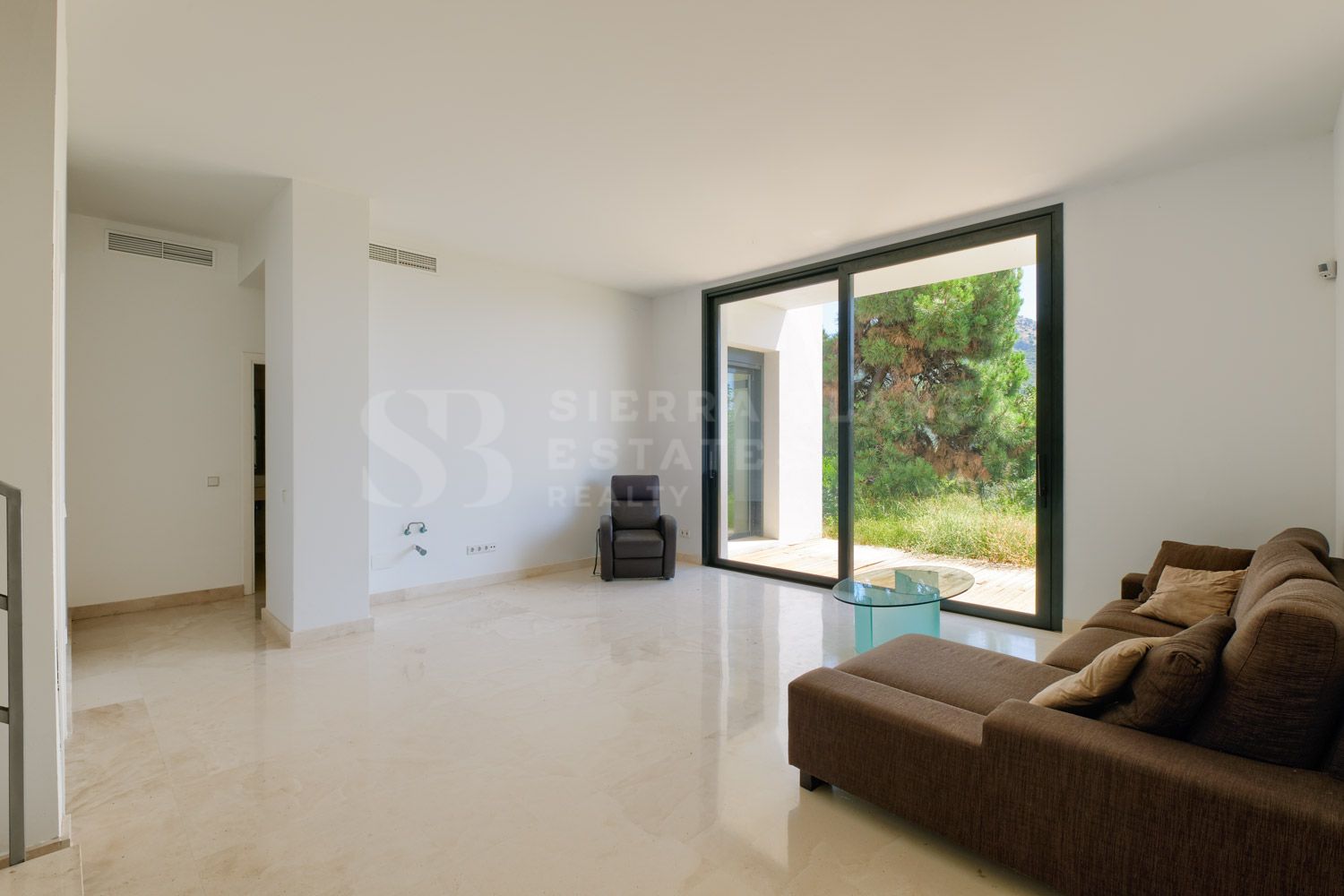 Contemporary Villa with Open Views in Monte Mayor