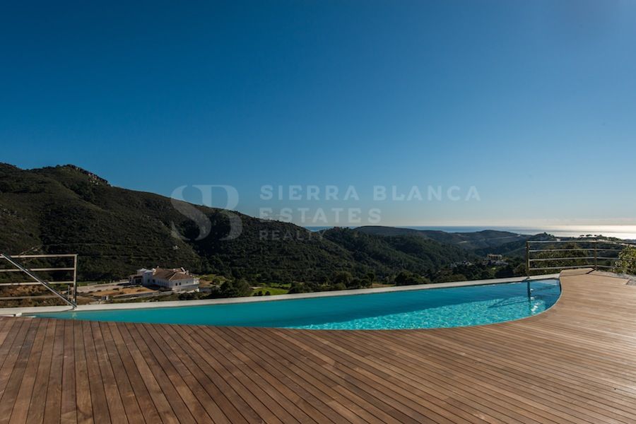Contemporary Villa with Open Views in Monte Mayor