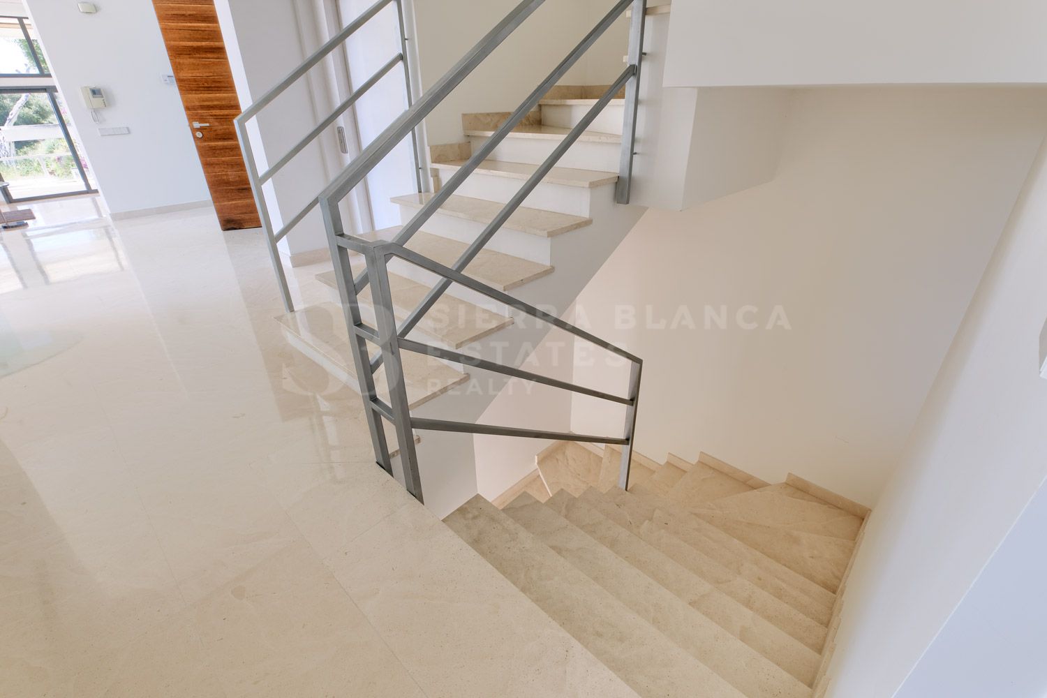 Contemporary Villa with Open Views in Monte Mayor