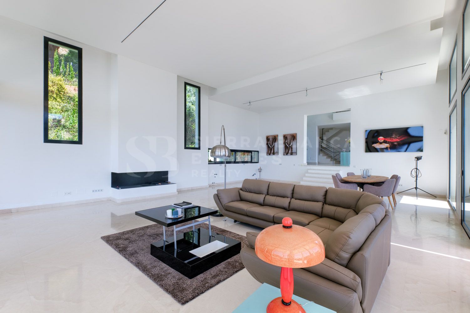 Contemporary Villa with Open Views in Monte Mayor