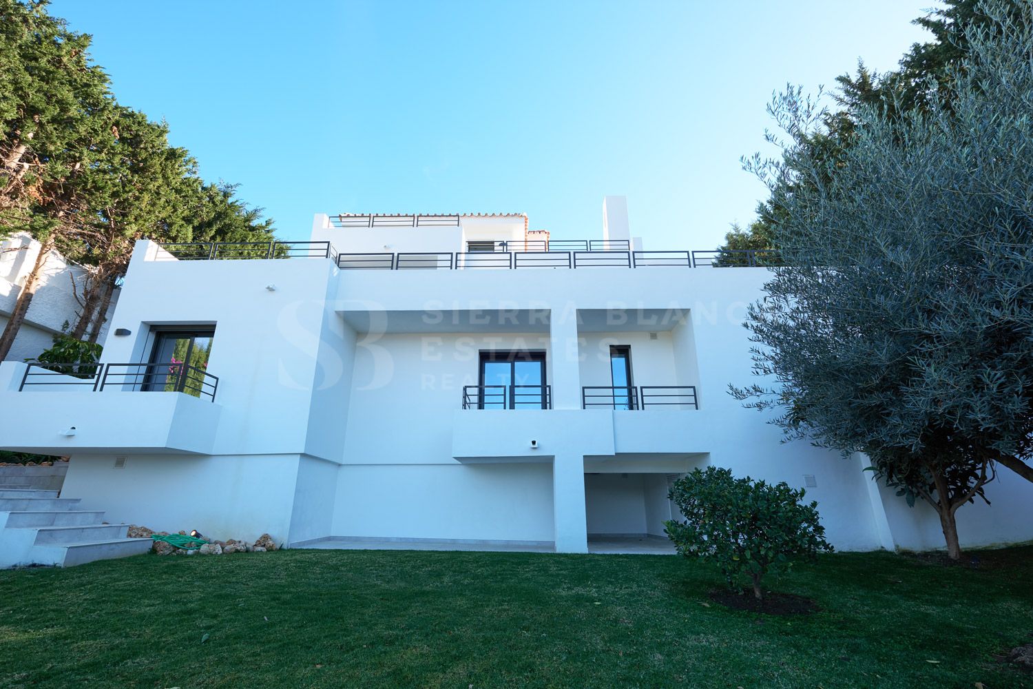 Villa entièrement rénovée à Nueva Andalucia