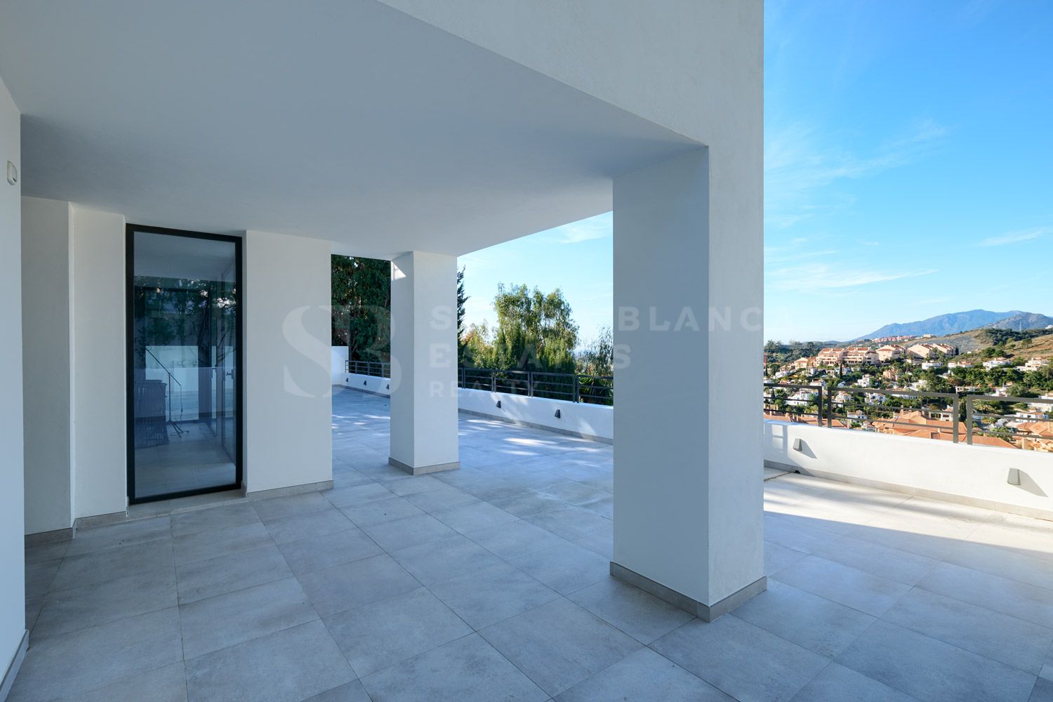 Villa entièrement rénovée à Nueva Andalucia