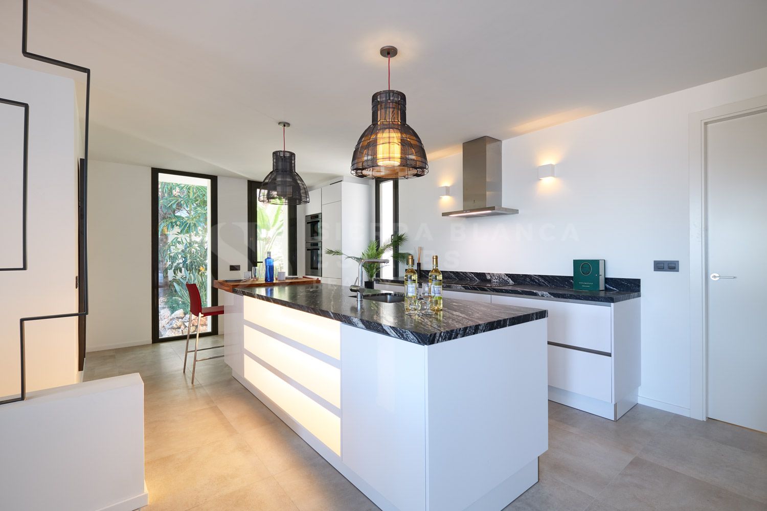 Villa entièrement rénovée à Nueva Andalucia