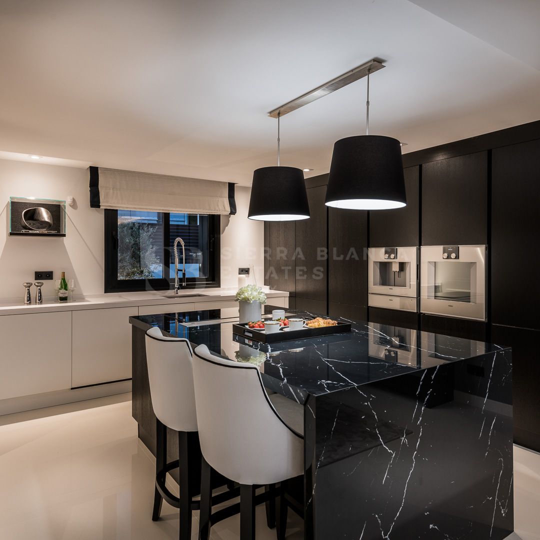 Unique Frontline Golf Villa in Los Naranjos, Nueva Andalucia