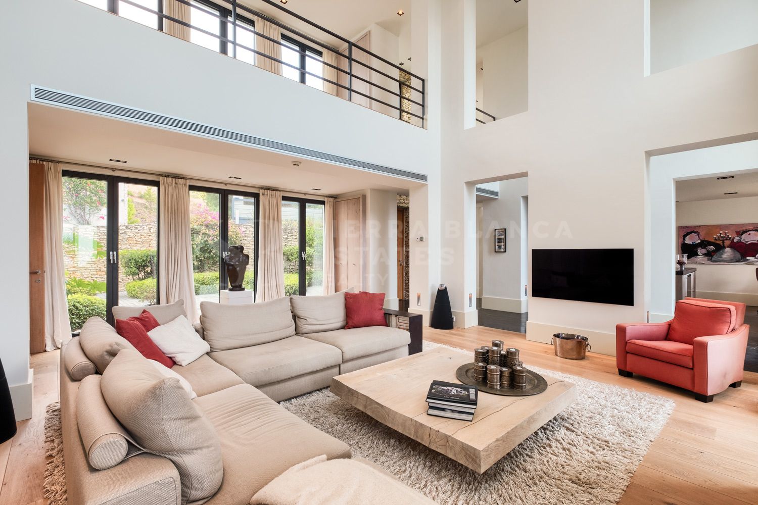 Contemporary Villa with Sea Views in Monte Mayor
