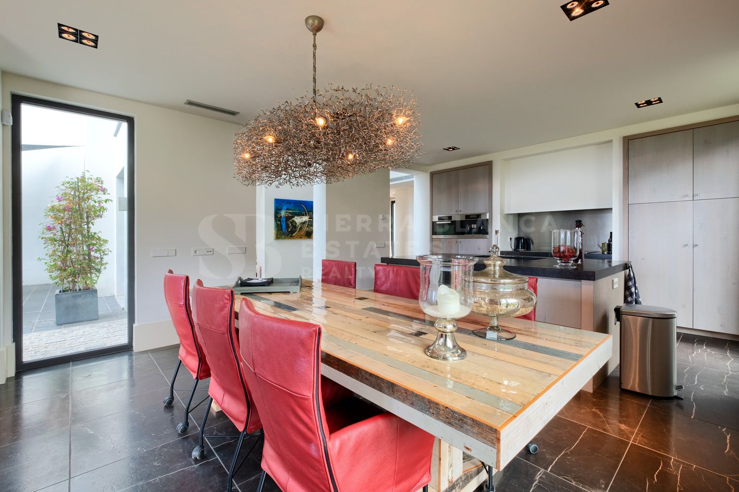Contemporary Villa with Sea Views in Monte Mayor