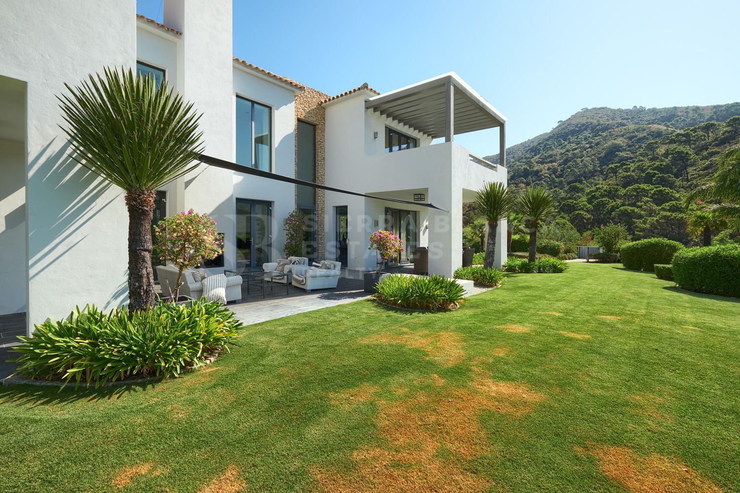 Contemporary Villa with Sea Views in Monte Mayor