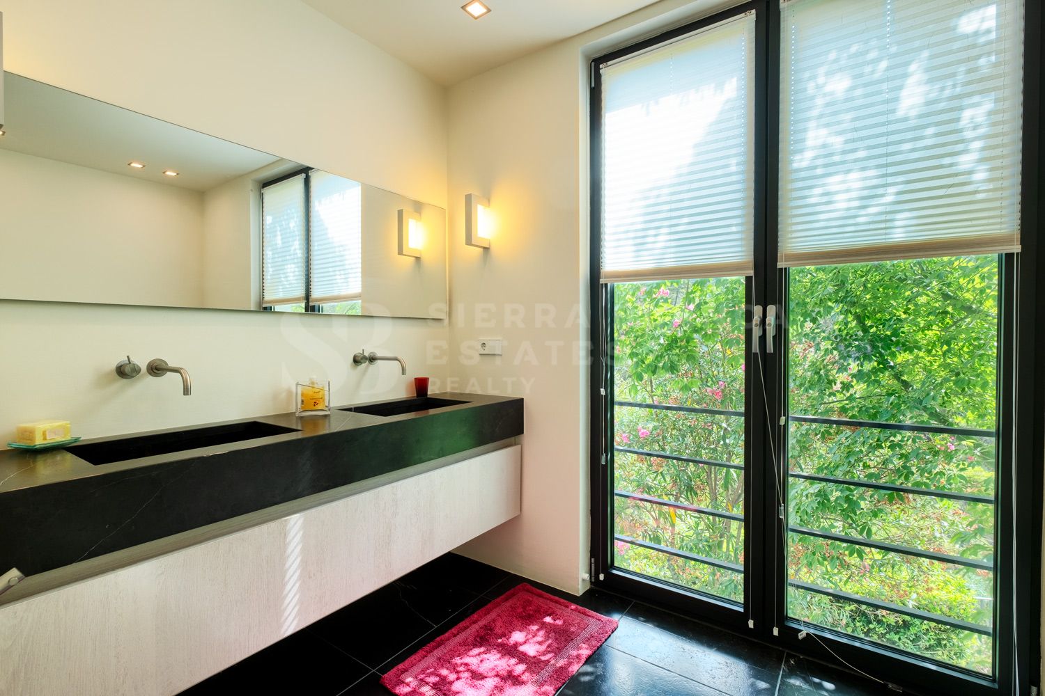 Contemporary Villa with Sea Views in Monte Mayor