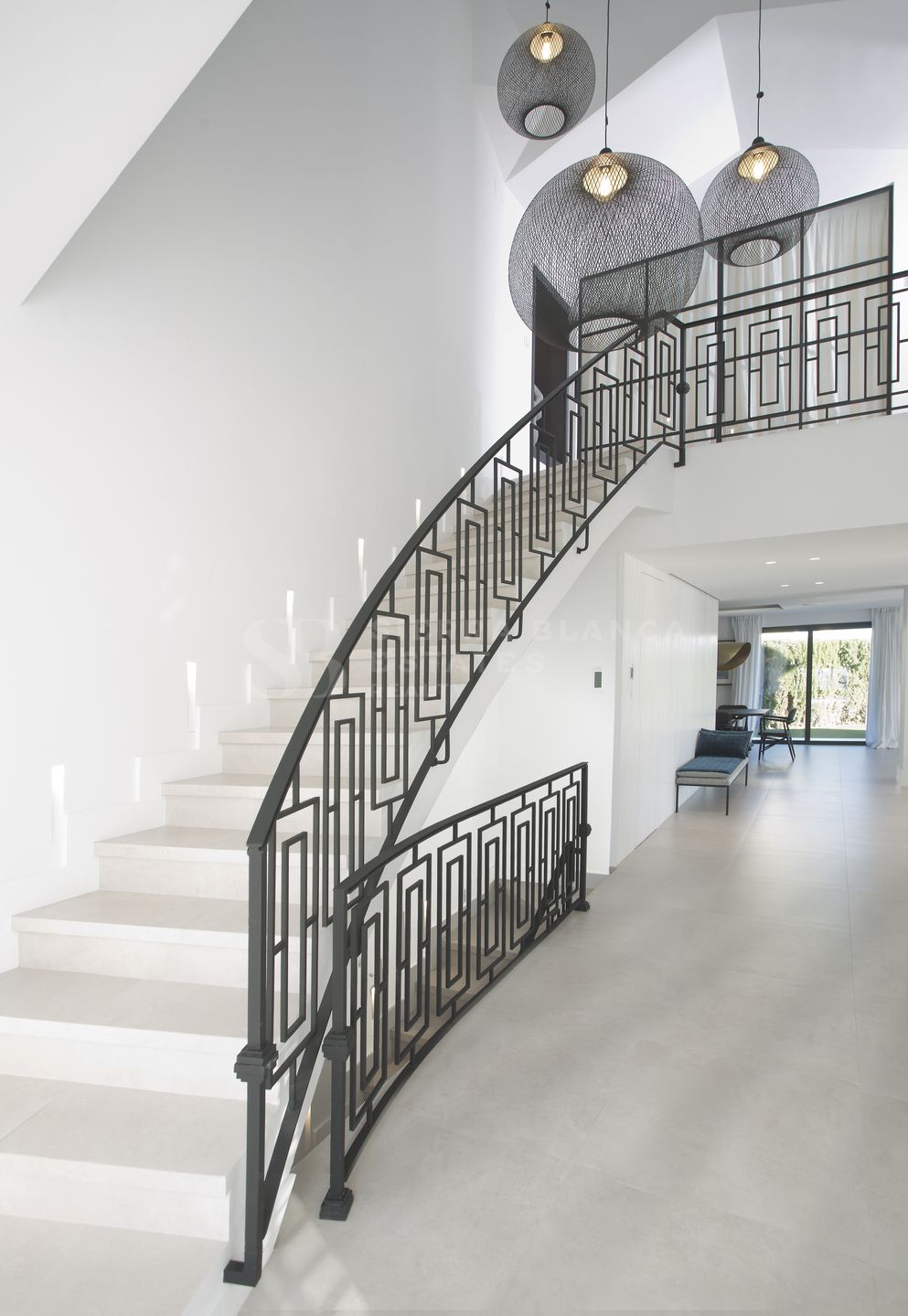 Classic and Modern Villa in Nueva Andalucia