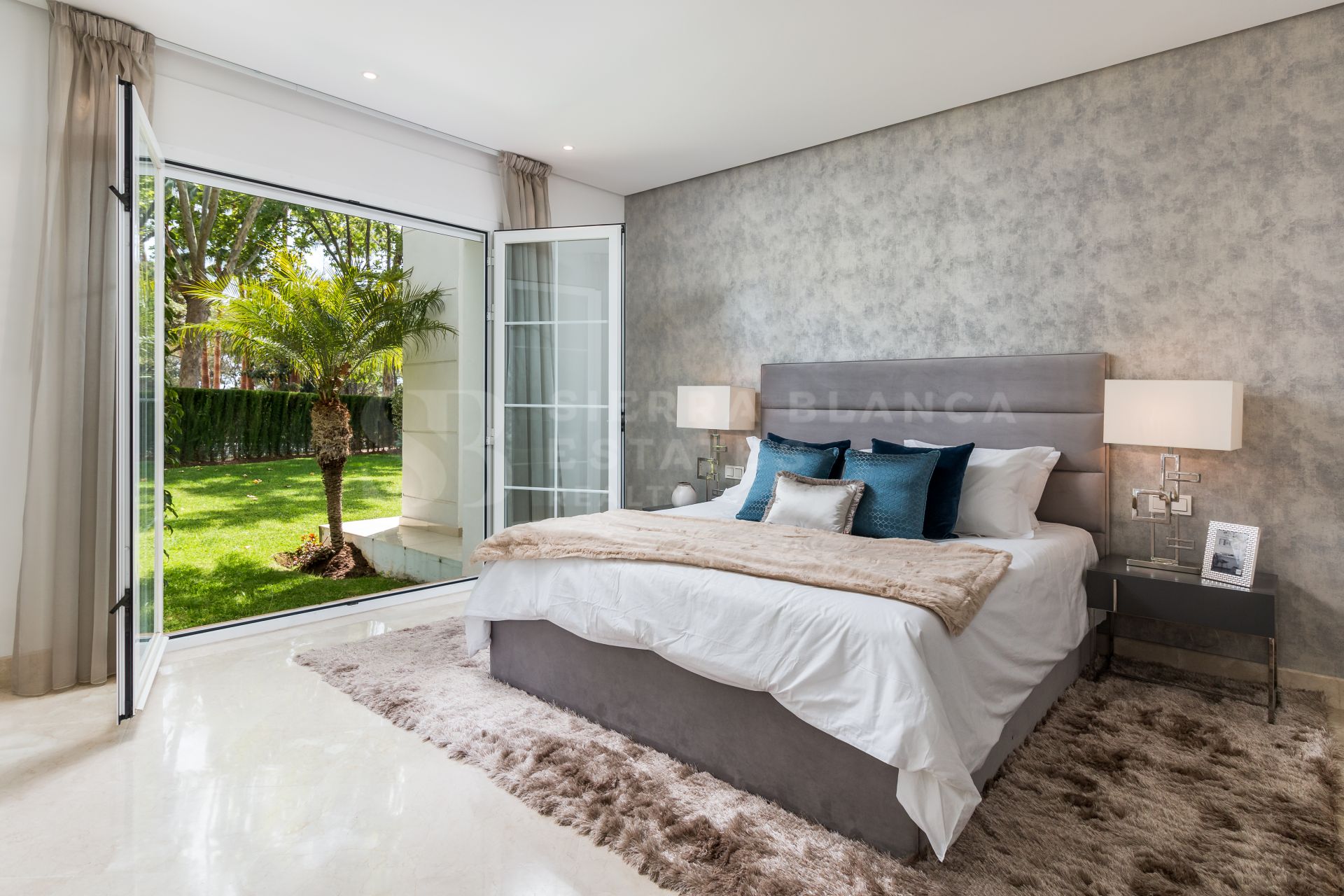 Stylish Apartment in Marina Puente Romano