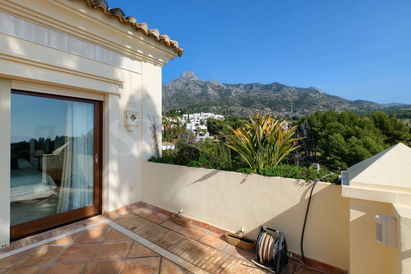 Villa in Wide Plot in Marbella Hill Club